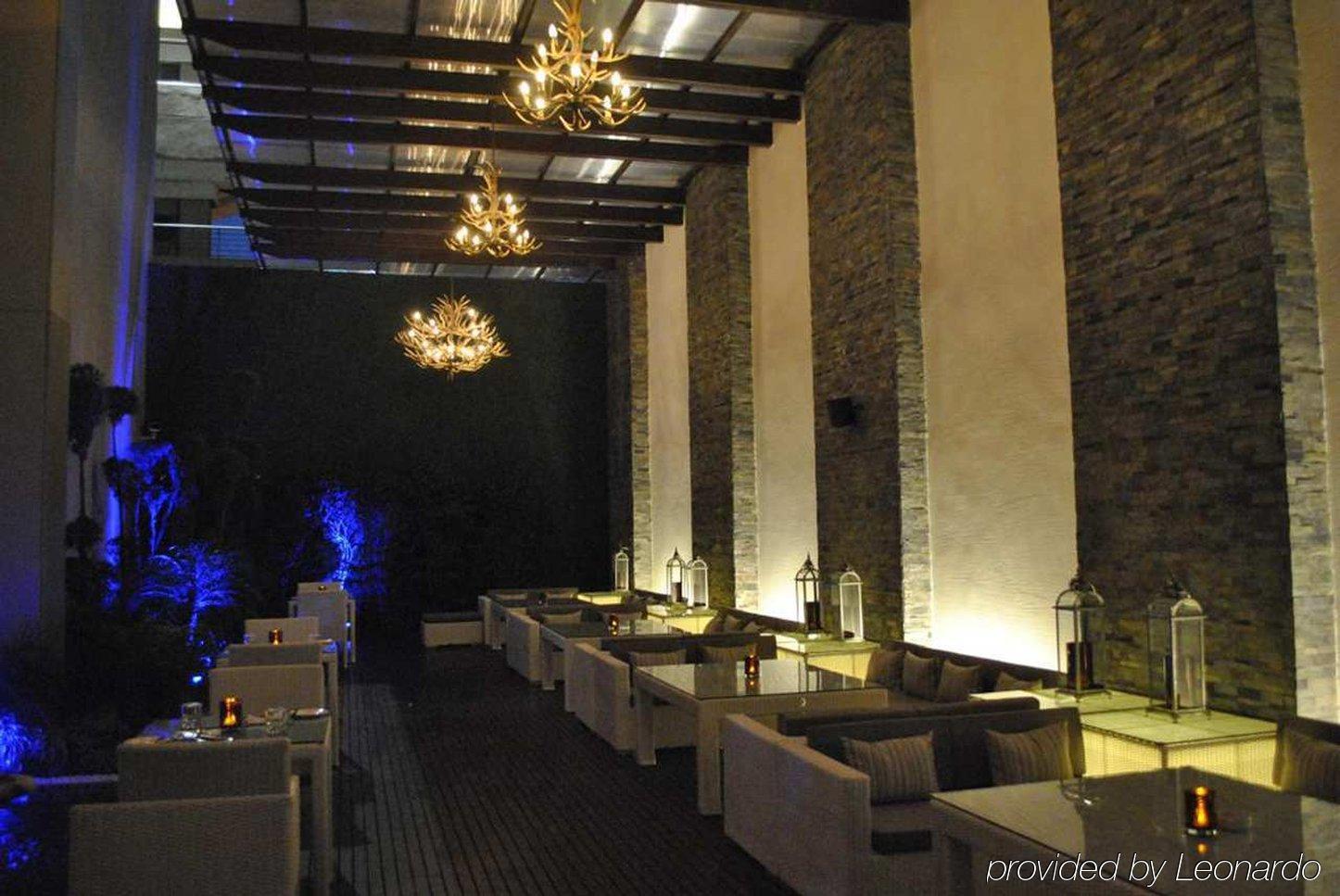Doubletree By Hilton Gurugram Baani Square Hotel Gurgaon Bagian luar foto